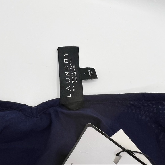 Laundry by Shelli Segal - Cold Shoulder Trapeze Venise Dress - Picture 5 of 10